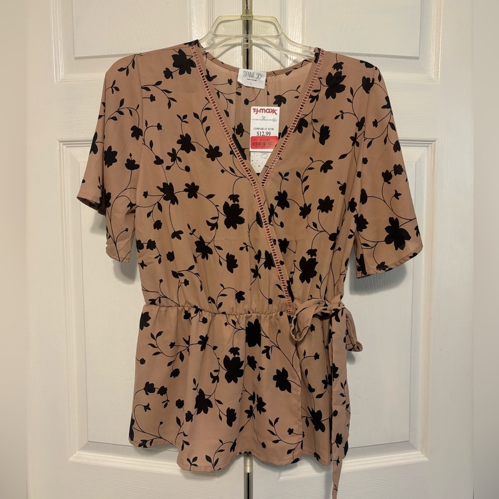 Sienna Sky peplum top